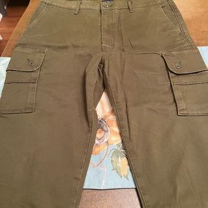 Brand: Levi used cargo pants olive color